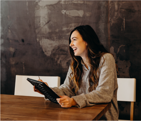 woman getting help from evolution team on tablet